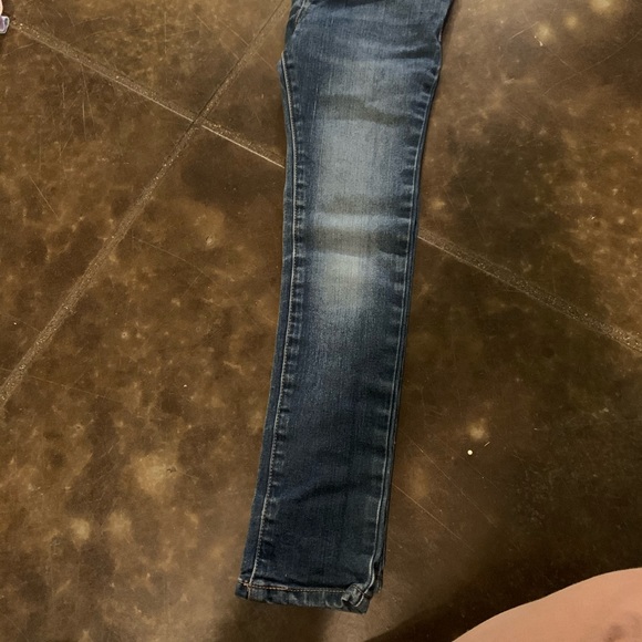 🎀4/$20 sale item 
Old navy girls 6 skinny jeans - Picture 3 of 3